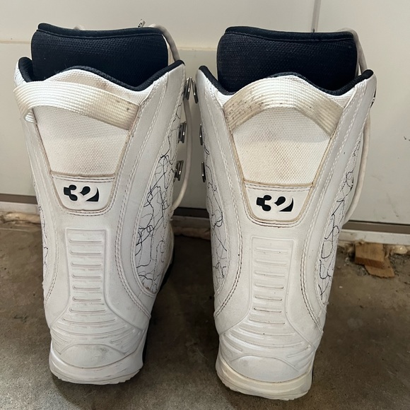 Women’s 7.0 thirtytwo Snowboard boots - Picture 2 of 3